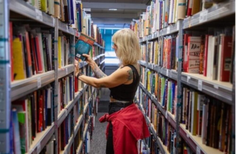 Prvé knižnice už fungujú ako odberné miesta Knihobotu. Aké sú ich skúsenosti?