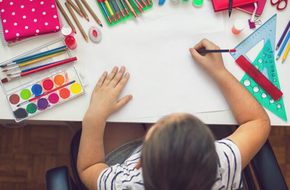 Tesco venuje rodičom školákov 61-tisíc eur na pomôcky aj deň voľna