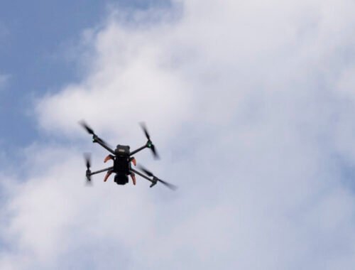 Ruský dron zaútočil na minibus v ukrajinskej Záporožskej oblasti a zabil vodiča