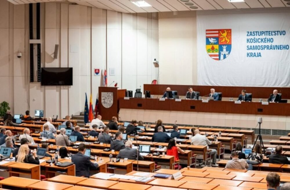 56069_ksk2.jpeg Zastupiteľstvo Košického kraja rokovalo najmä o úprave rozpočtu, zasadnutie však sprevádzala protestná akcia – VIDEO, FOTO