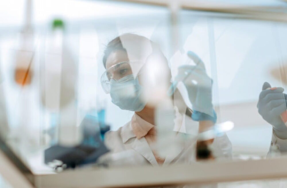 Slovensko v súťaži o mozgy výrazne zaostáva, modré karty využíva len okrajovo, upozorňuje analytička