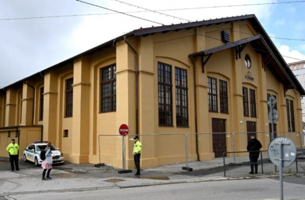 Začala sa revitalizácia okolia košickej Starej jazdiarne, využitie haly bude obmedzené iba na šport