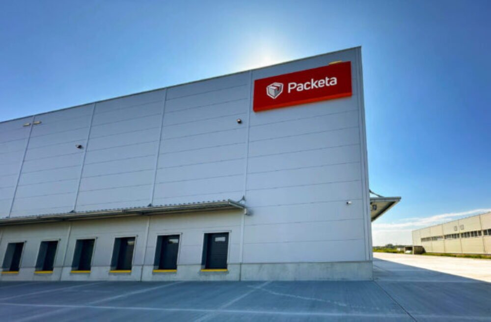 57080_68b01df7e1521743651681-640x420.jpg Packeta spúšťa nové logistické centrum pri Košiciach, doručovanie zásielok bude rýchlejšie a efektívnejšie – FOTO