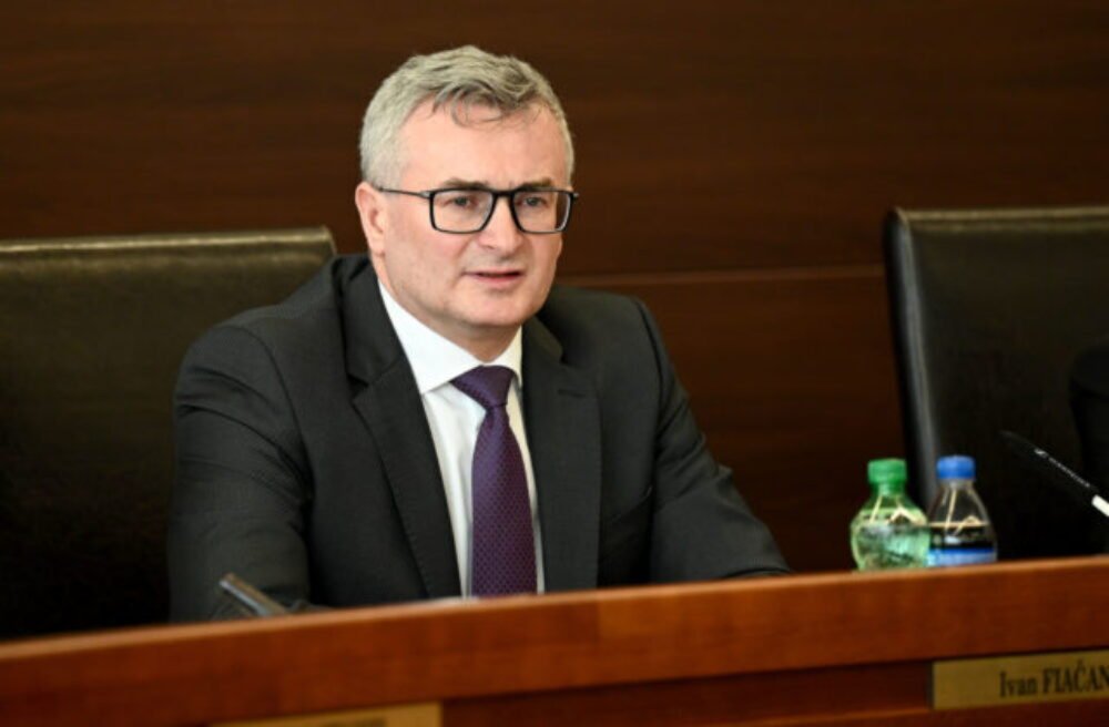 Slovensko má najmenej chránenú ústavu v Európe, Fiačan poukazuje na jej časté zmeny