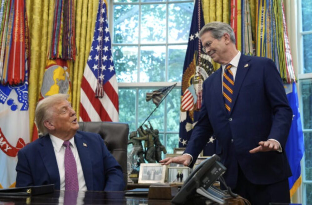 58633_donald-trump-scott-bennet-640x420.jpg Scott Bessent priblížil návod, ako by mohla ruská ekonomika úplne skolabovať