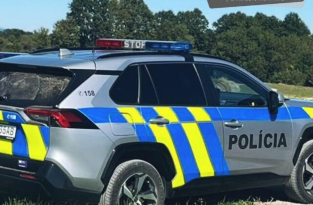 Policajti zasahovali v obci Dačov Lom, niekto tam strieľal na prechádzajúce auto