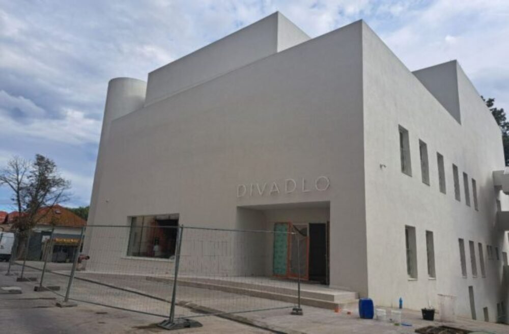 59634_img_20250919_101228_667-640x420.jpg Divadlo Poprad predstaví novú hru k téme holokaustu, chce otvoriť diskusiu a pripomínať si udalosti späté s mestom – FOTO