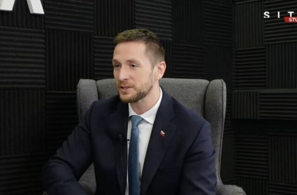 Zlúčenie krajov by neohrozilo čerpanie eurofondov, skutočný dôvod postoja Hlasu je podľa Uhríka iný – VIDEO