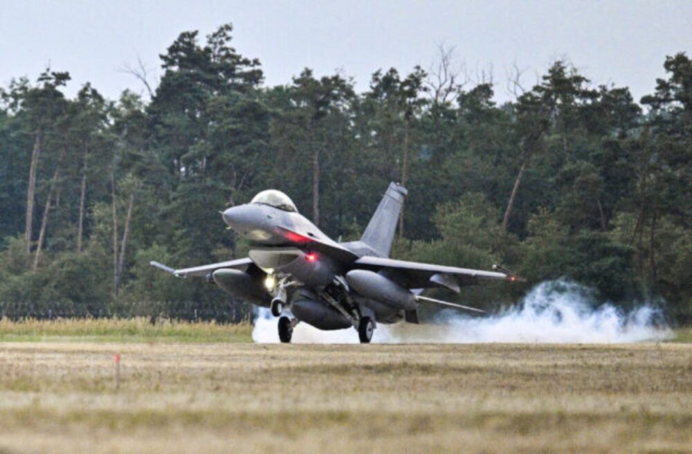 Na letisku v Kuchyni pristáli ďalšie dve stíhačky F-16, Slovensko ich má zatiaľ sedem