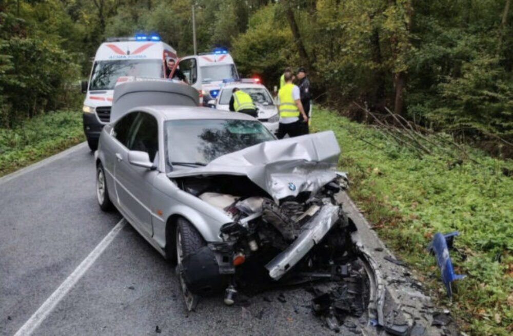 60646_sni-mka-obrazovky-2025-10-08-o-11.45.33-640x420.jpg Čelná zrážka pri Klenove si vyžiadala viaceré ťažké zranenia, 65-ročný muž bojuje o život – FOTO