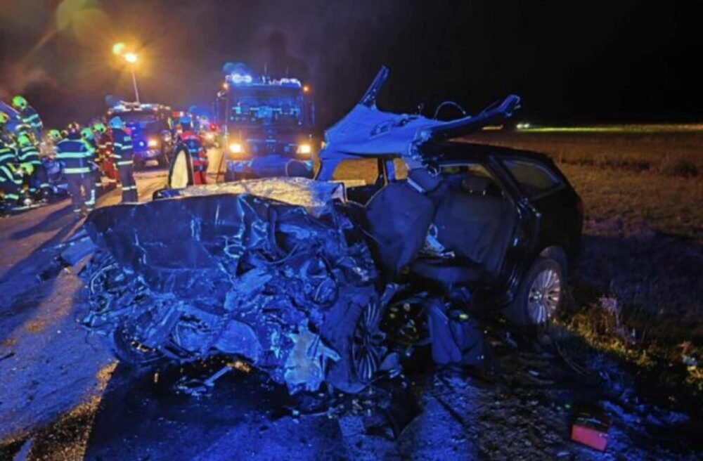 Tragická dopravná nehoda v okrese Brezno si po čelnej zrážke vozidiel vyžiadala šesť mŕtvych