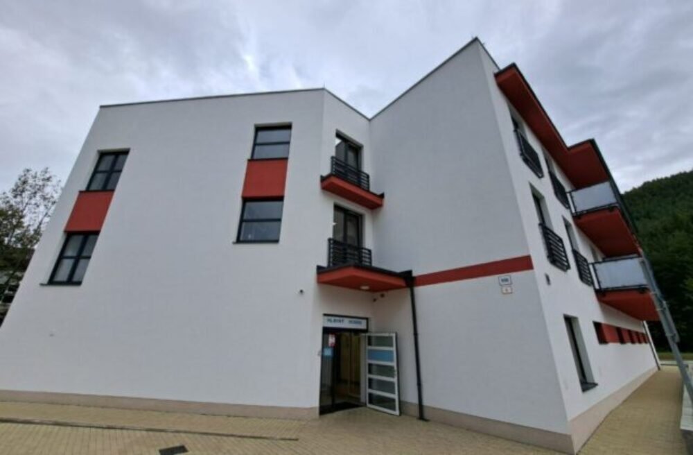 Vo Svite postavili zariadenie pre seniorov, symbolické otvorenie posunuli na mesiac úcty k starším