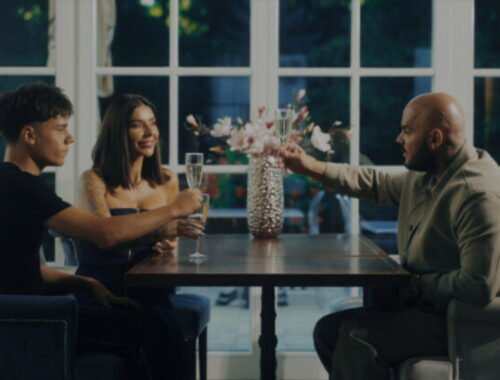 Majself si pripíja na život a ukázal celú svoju rodinu – VIDEO