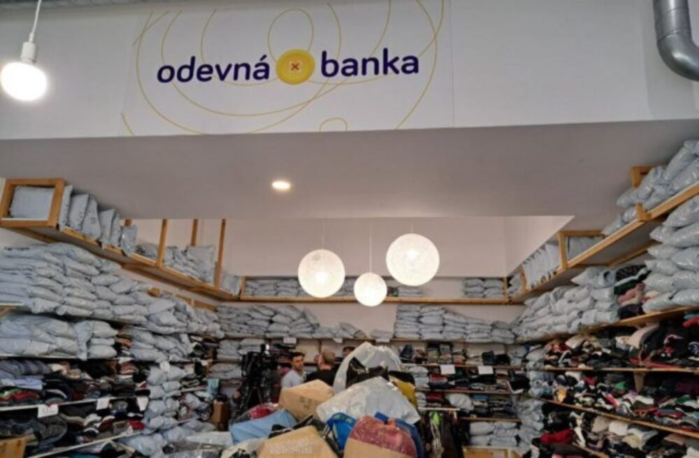 61091_img_20251016_123240_537-640x420.jpg Odevná banka má zmysel, za prvý rok fungovania pomohla vyše dvom tisíckam rodín – VIDEO, FOTO