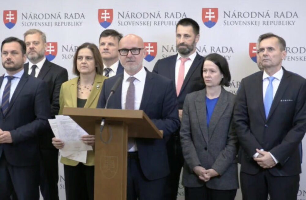 SaS, PS, KDH a Demokrati sa spojili, žiadajú mimoriadnu schôdzu o dôveryhodnosti SIS a odvolanie Pavla Gašpara – VIDEO