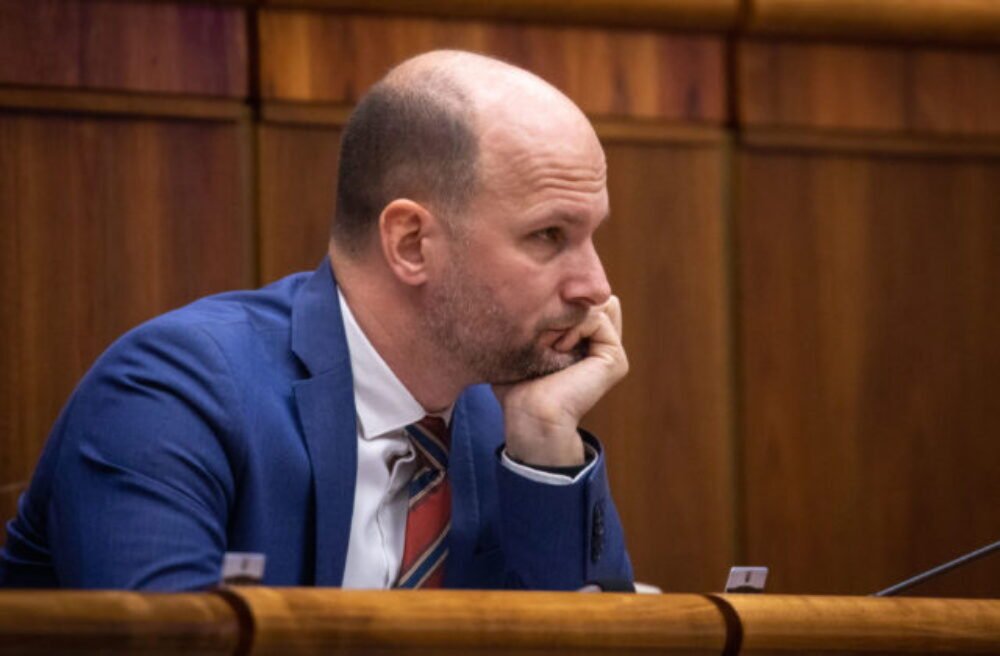 61224_3j2a9416-640x420.jpg Fico sa obáva prehry v komunálnych voľbách, ich odsun je záchranný plán, myslí si Grendel