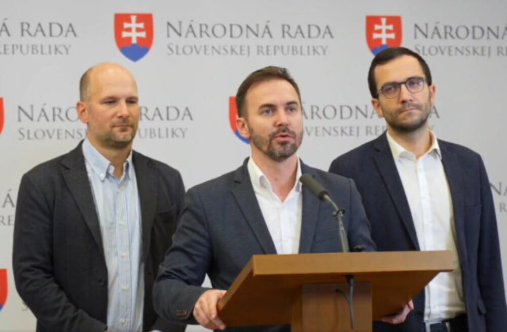 Ficova vláda cez zákon o hazarde rozvráti rodiny. Opozícia žiada prezidenta, aby novelu nepodpísal – VIDEO