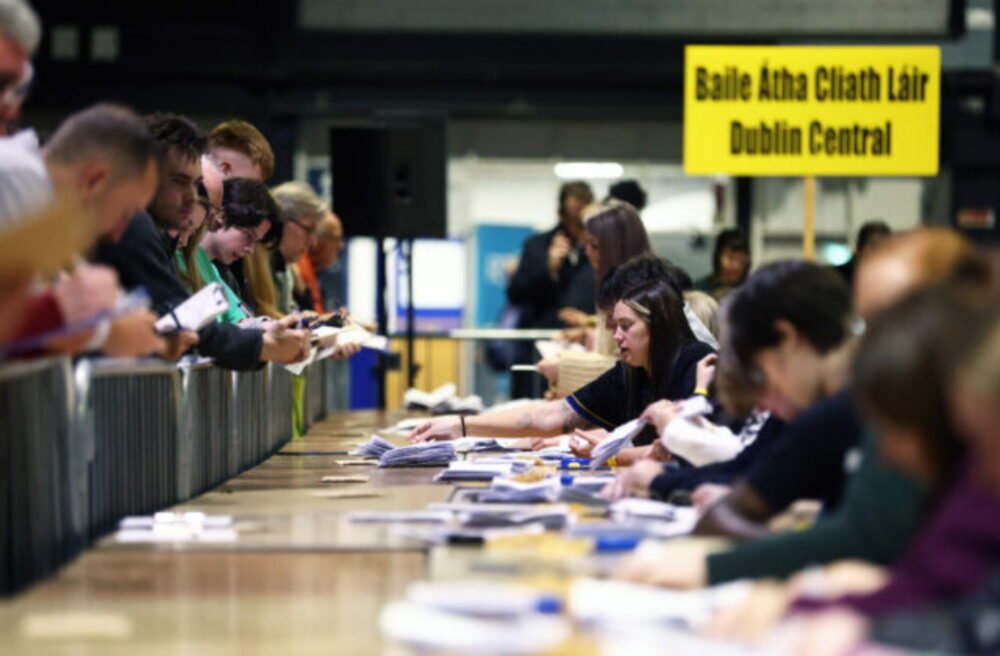 Írsko si zvolilo novú prezidentku, víťazstvo však zatienil rekordný počet neplatných hlasov