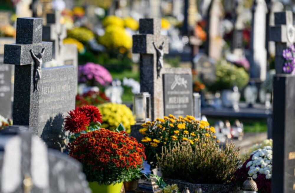 Cintoríny v Prešove budú počas Dušičiek otvorené nonstop, polícia a mesto majú pre ľudí niekoľko odporúčaní