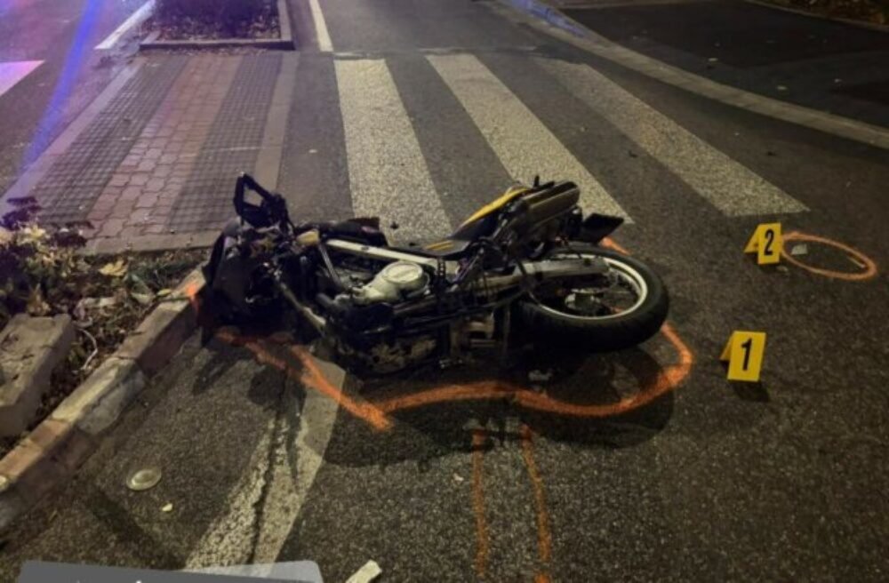 Vodič auta nedal prednosť motorkárovi, došlo k silnej zrážke. 20-ročný mladík utrpel ťažké poranenia – FOTO