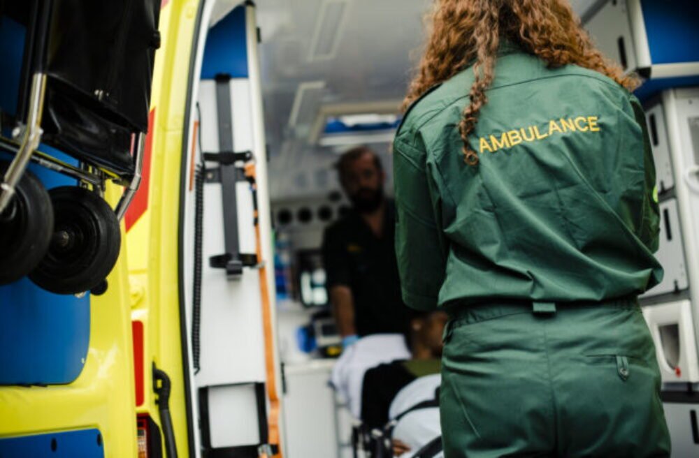 Speváčku Lenku Filipovú odviezla sanitka po desivom páde zo schodov