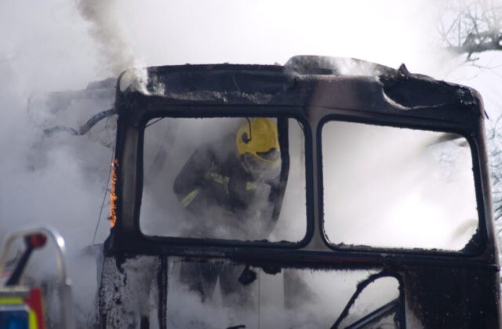 Zhorel autobus, v ktorom cestovalo 30 ľudí