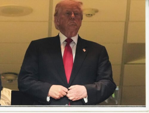 Trump udelil milosť viac ako 70 ľuďom obviňovaným z pokusu o zmarenie volieb z roku 2020