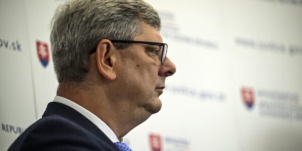 Susko odmieta, že by zákony šili na mieru Brhelovi, opozícia hovorí o opaku