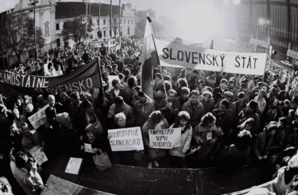 62817_691afd6522a03180122565-640x420.jpg Brutálny zásah proti demonštrácii študentov v roku 1989 viedol k pádu totality, Nežná revolúcia zmenila našu krajinu