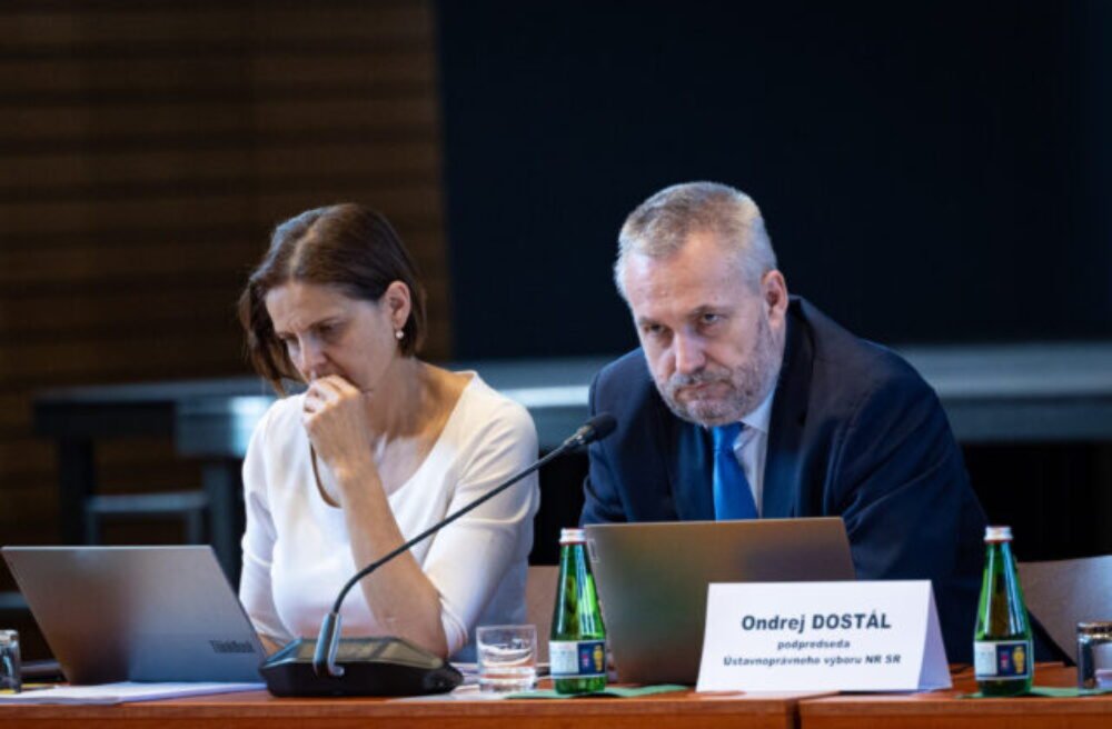 Pasivita Rašiho podľa liberálov ochromuje ústavný súd, negatívne dôsledky neúplnosti pléna potvrdil aj Fiačan