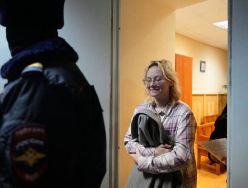 Putinov režim opäť ukázal ‚rešpektovanie‘ iných názorov, hudobníčku Naoko z krajiny vyštvala séria stíhaní