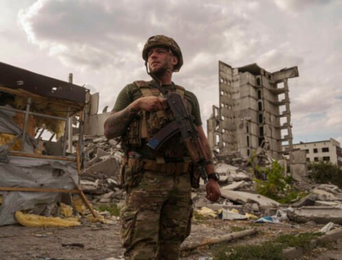 Rusi sa na východe Ukrajiny pokúšajú prerušiť cestu medzi mestami Pokrovsk a Myrnohrad