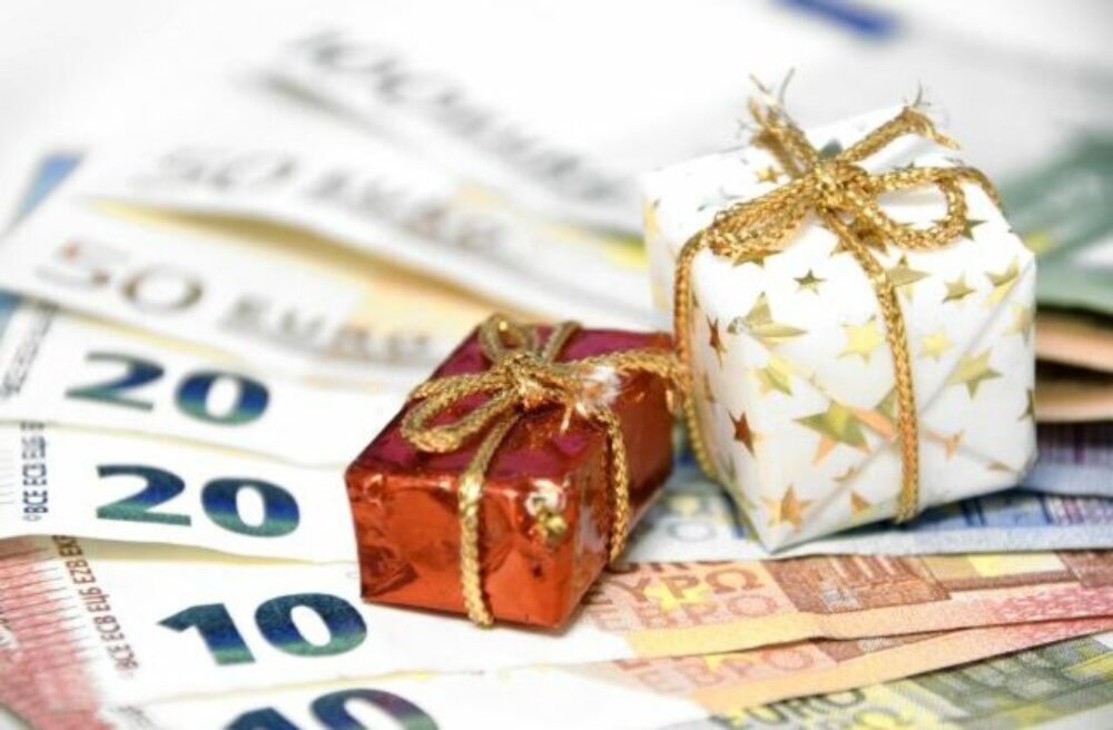 63512_darceky-1-640x420.jpg Od hotovosti po čínske e-shopy. Vianočné návyky Slovákov sa menia rýchlejšie než kedykoľvek predtým