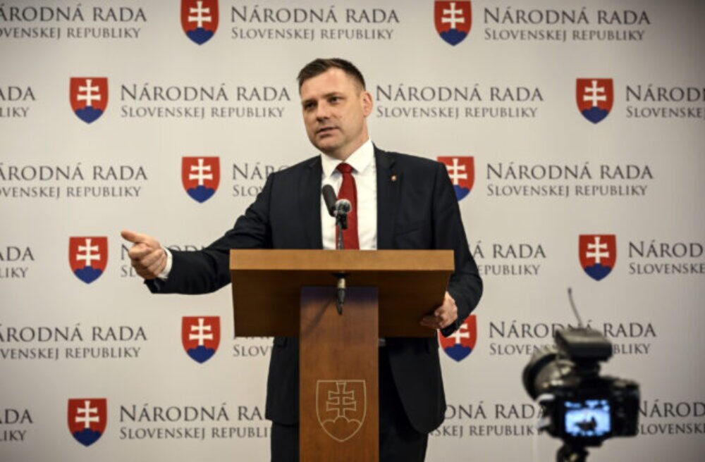 Benešove dekréty sú podľa Tarabu uzavretá vec, ich spochybňovanie by riešil trestným zákonom