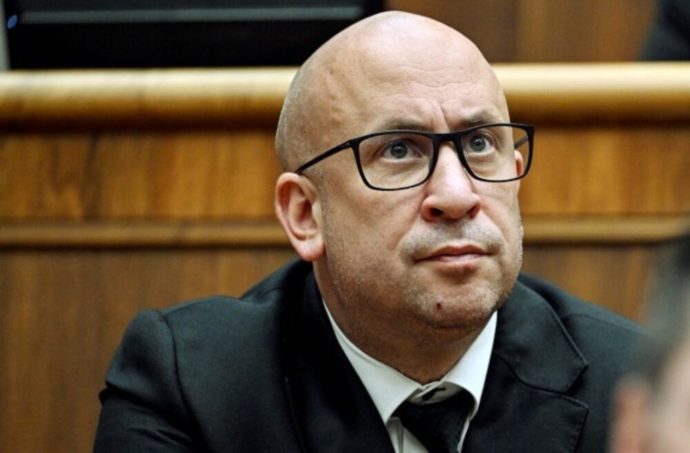 Odvolávanie ministra Ráža sa v parlamente nezačalo, prezentovalo sa málo poslancov – VIDEO