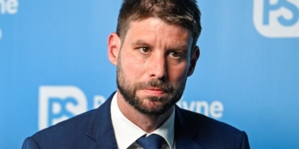 Progresívci spúšťajú verejnú výzvu. Fico podľa Šimečku potvrdil, že chce drasticky obmedziť voľby zo zahraničia – VIDEO