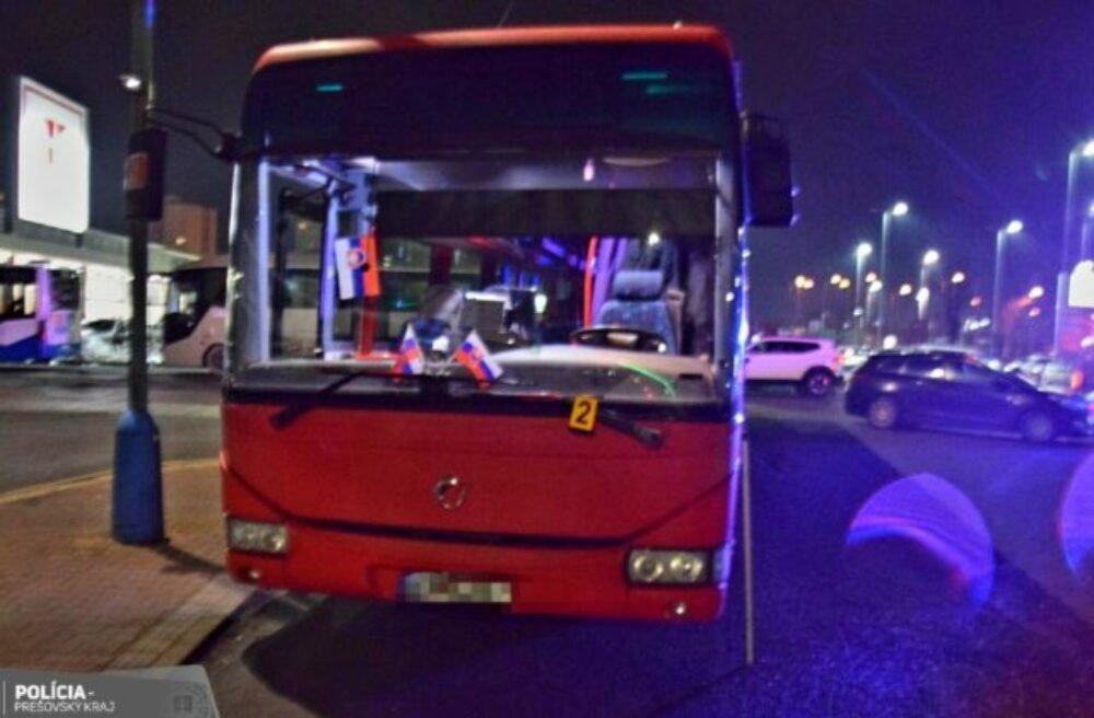 Smutná noc v Poprade. Autobus zrazil ženu v úseku so zákazom vstupu chodcov, tá po náraze neprežila – FOTO