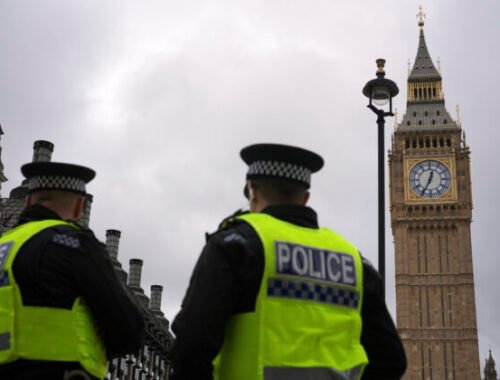 Po útoku na vitrínu s britskými korunovačnými klenotmi zatkli štyroch ľudí