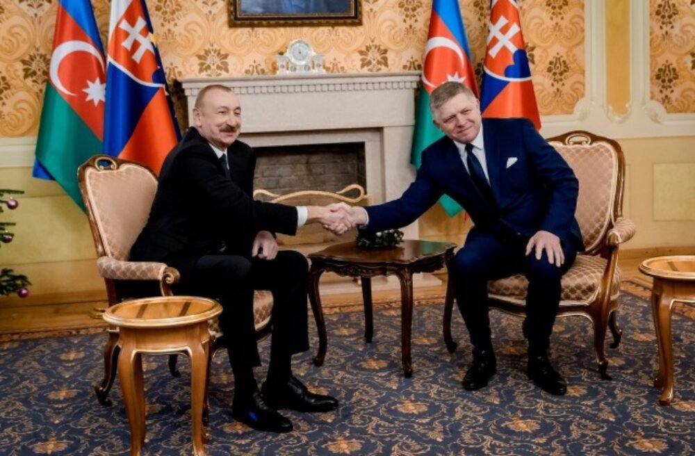 Fico sa stretol s prezidentom Azerbajdžanu, hovorili o rozvoji spolupráce v energetike aj obrannom priemysle – FOTO