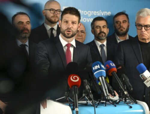 64238_6769596c5a6cc815271117-640x420.jpg Policajná akcia proti čurillovcom podľa opozície pôsobí spolitizovane, načasovanie vyvoláva otázky – VIDEO