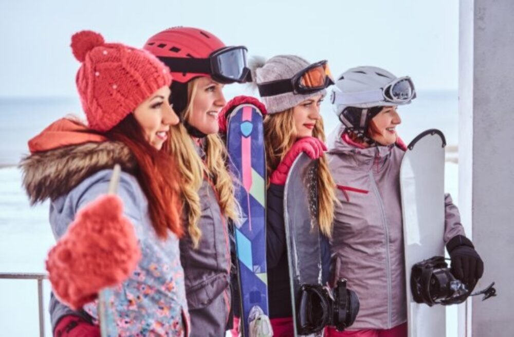 Zimné prázdniny a koncoročné dovolenky sú už za dverami: Kam za dobrou lyžovačkou a na čo nezabudnúť predtým, než vyrazíte na svah?