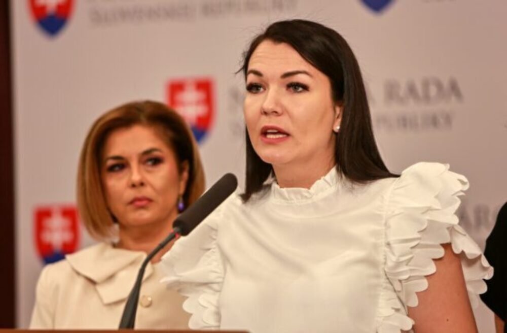 Kompletný spis sexuálneho predátora Epsteina bude čoskoro zverejnený. Lajčák v ňom podľa Jurík nebude chýbať