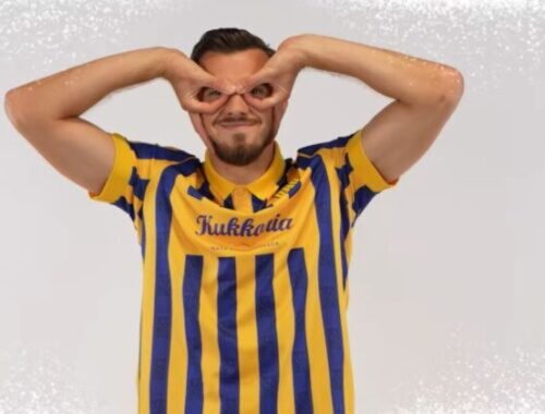 Legionári Niké ligy si trúfli na slovenskú vianočnú klasiku. Tóny kolísali, nadšenie víťazilo – VIDEO