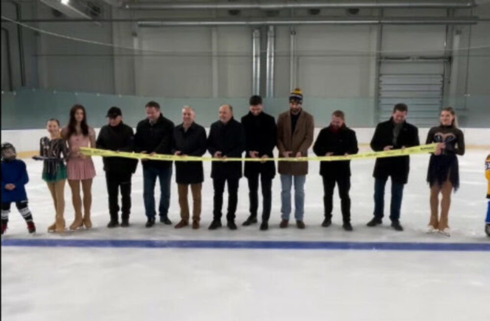 64657_stadion-roznava-640x420.jpg Rožňava sa pýši zrekonštruovaným zimným štadiónom, slávnostné otvorenie sprevádzalo verejné korčuľovanie – VIDEO