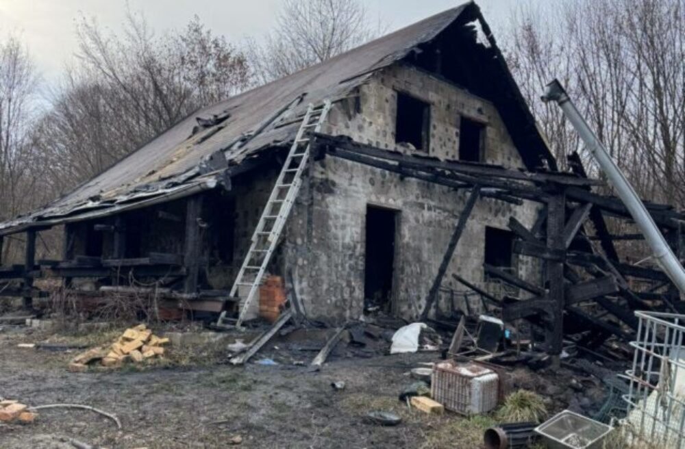 64678_605569257_122147698226730230_91477501580203352_n-e1766836567103-640x420.jpg Druhý sviatok vianočný poznačil smrteľný požiar, z horiaceho domu sa osobu nepodarilo zachrániť – FOTO