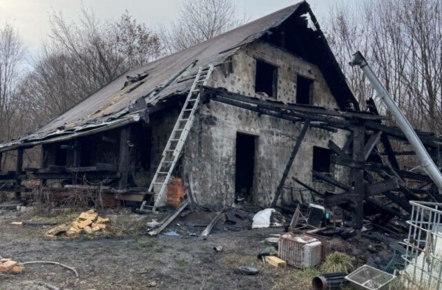 Druh&yacute; sviatok vianočn&yacute; poznačil smrteľn&yacute; požiar, z horiaceho domu sa osobu nepodarilo zachr&aacute;niť &ndash; FOTO