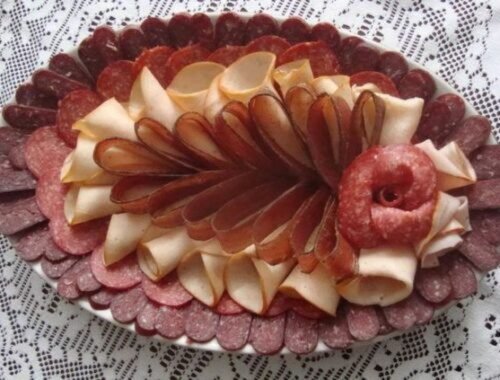 Toto sa papá samo: obložené misy na sviatočné posedenie, ktoré vyzerajú luxusne, no stoja len trochu času a dobrý nápad