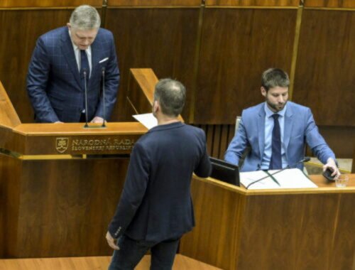 Progresívne Slovensko si udržuje v prieskume prvé miesto, matovičovci predbehli Hlas a Republika si polepšila