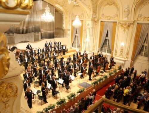 V Bratislave zaznela svetová premiéra skladateľa Ruedu, osobne si ju prišiel vypočuť a vyjadril uznanie hudobníkom