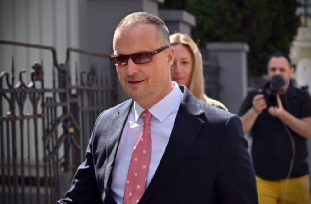 Ficov poradca sa postaví pred súd, Lindtnera obžalovali pre korupciu aj zásah do súdnictva